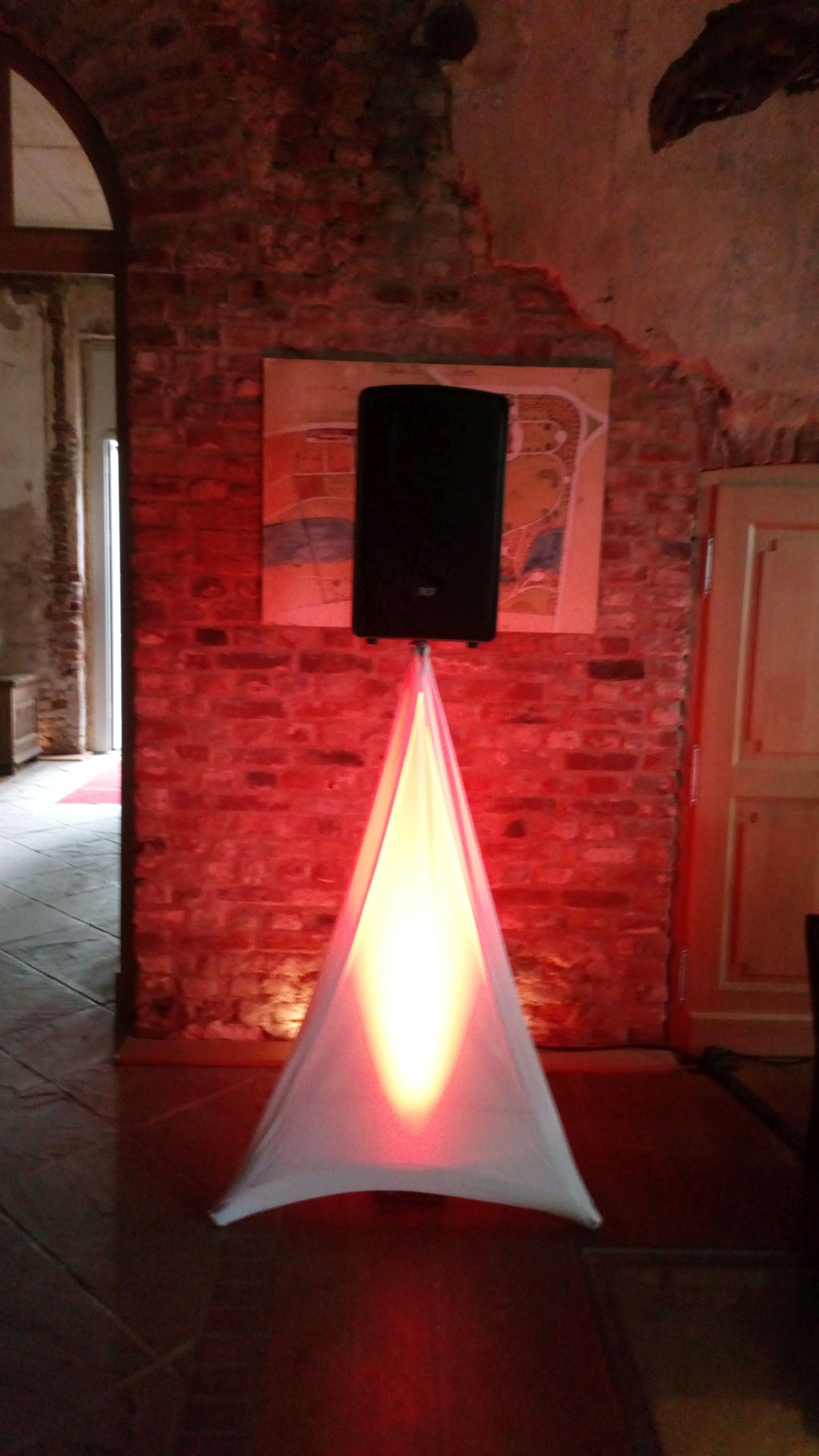 Box mit Husse und LED-Beleuchtung Dancefloor Rittergut Orr Köln