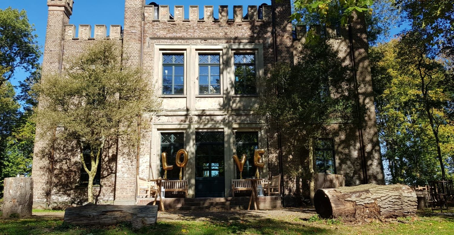 Rittergut Orr Köln Außenansicht Terrasse Garten